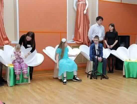 Студенты Новосибирского колледжа легкой промышленности и сервиса создали уникальную коллекцию одежды для детей с инвалидностью