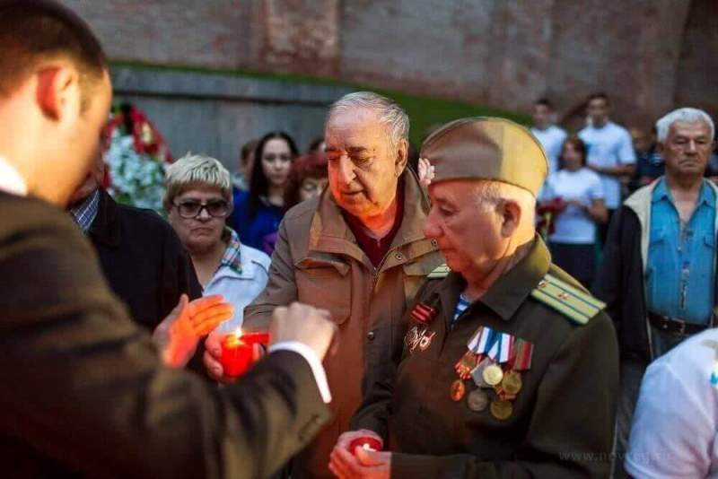 В Великом Новгороде прошла акция «Свеча памяти», посвященная 75-летию начала Великой Отечественной войны
