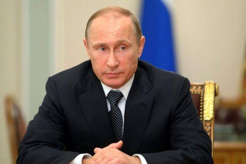 Путин уменьшил срок получения загранпаспортов