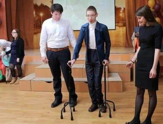Студенты Новосибирского колледжа легкой промышленности и сервиса создали уникальную коллекцию одежды для детей с инвалидностью
