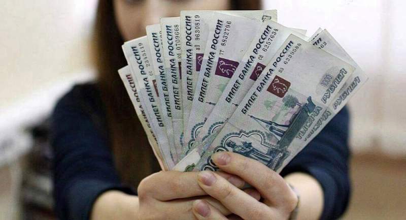 Почти 15 миллиардов рублей отправят на зарплаты бюджетников