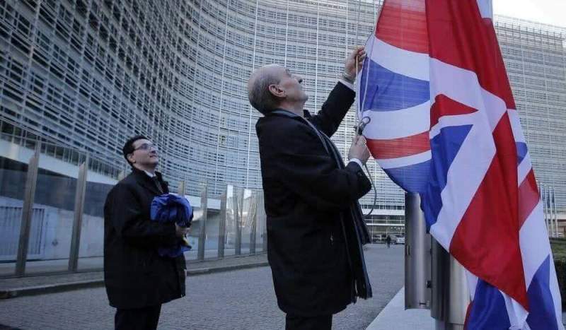 Британский премьер инициирует выход страны из ЕС без участия парламента