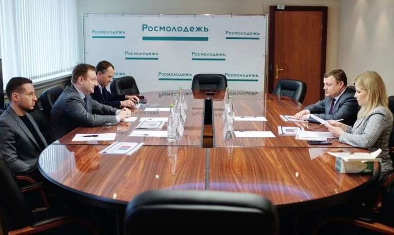 Глава администрации Тамбовской области Александр Никитин встретился с руководителем Росмолодежи Александром Бугаевым