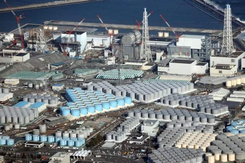 Япония намерена слить воду с АЭС "Фукусима" в океан