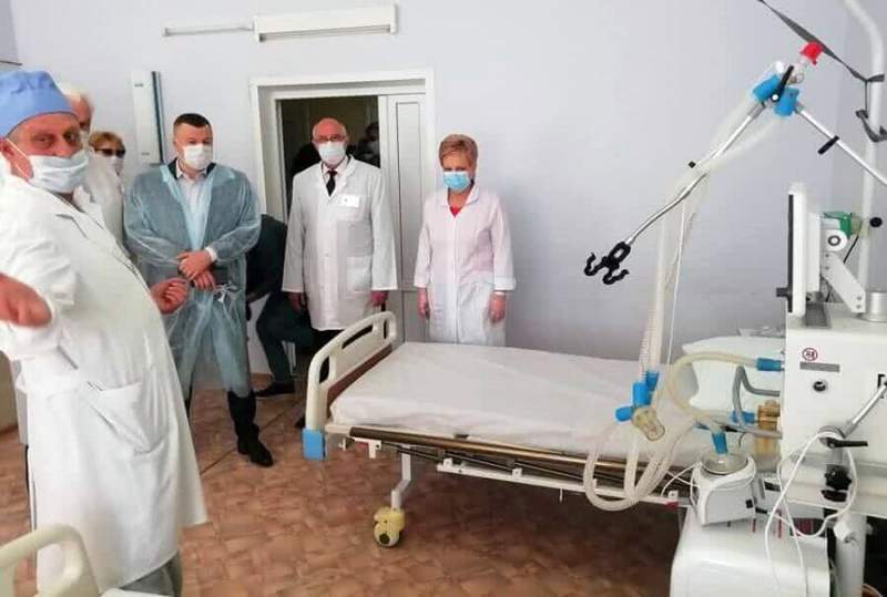 Губернатор Александр Никитин проверил готовность коечного фонда в Уварово к приему пациентов с COVID-19 