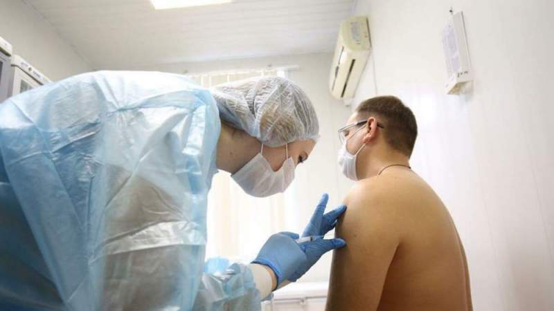 Онищенко выступил против массовой вакцинации россиян от COVID-19 