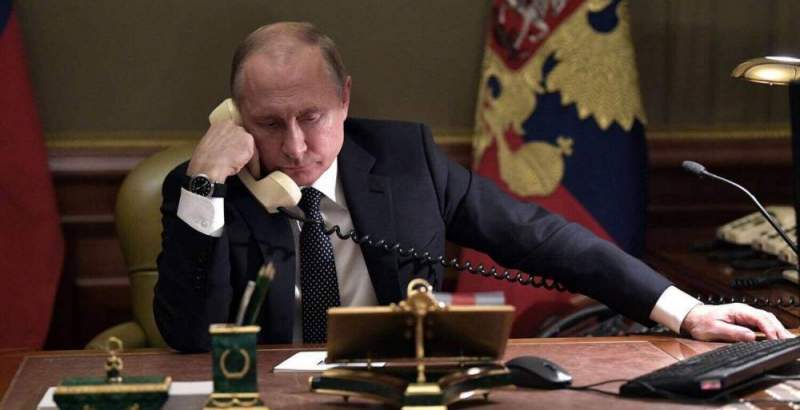 Главы России и Украины провели телефонный разговор