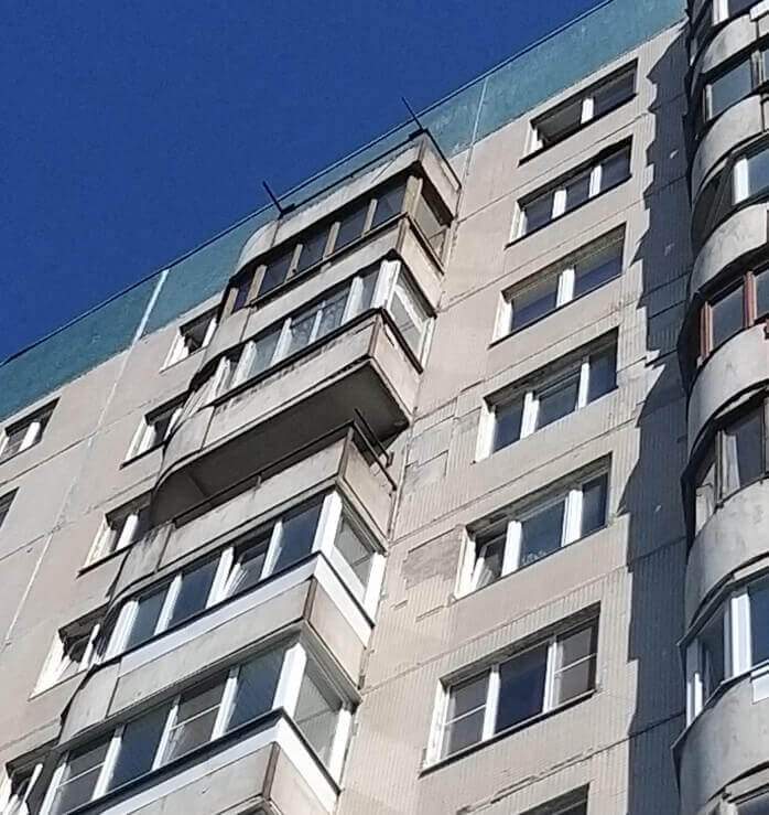 Государственная жилищная инспекция Санкт-Петербурга провела осмотр фасадов и балконов многоквартирных домов в Приморском районе 